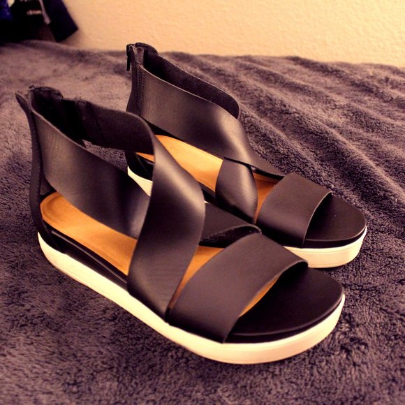 Universal Thread Shoes - strappy black platform sandals